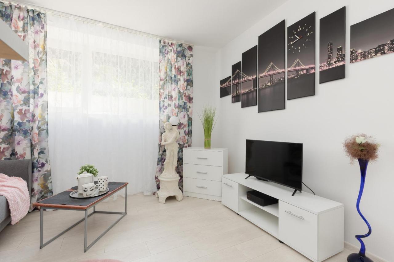 Affordable Underground Studio Near Pge Narodowy By Noclegi Renters Warsaw Luaran gambar
