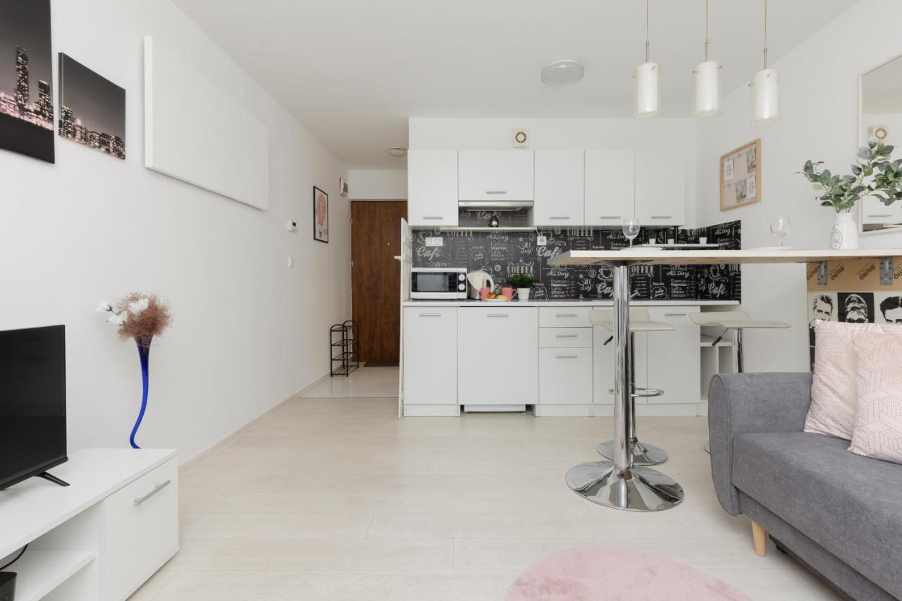 Affordable Underground Studio Near Pge Narodowy By Noclegi Renters Warsaw Luaran gambar